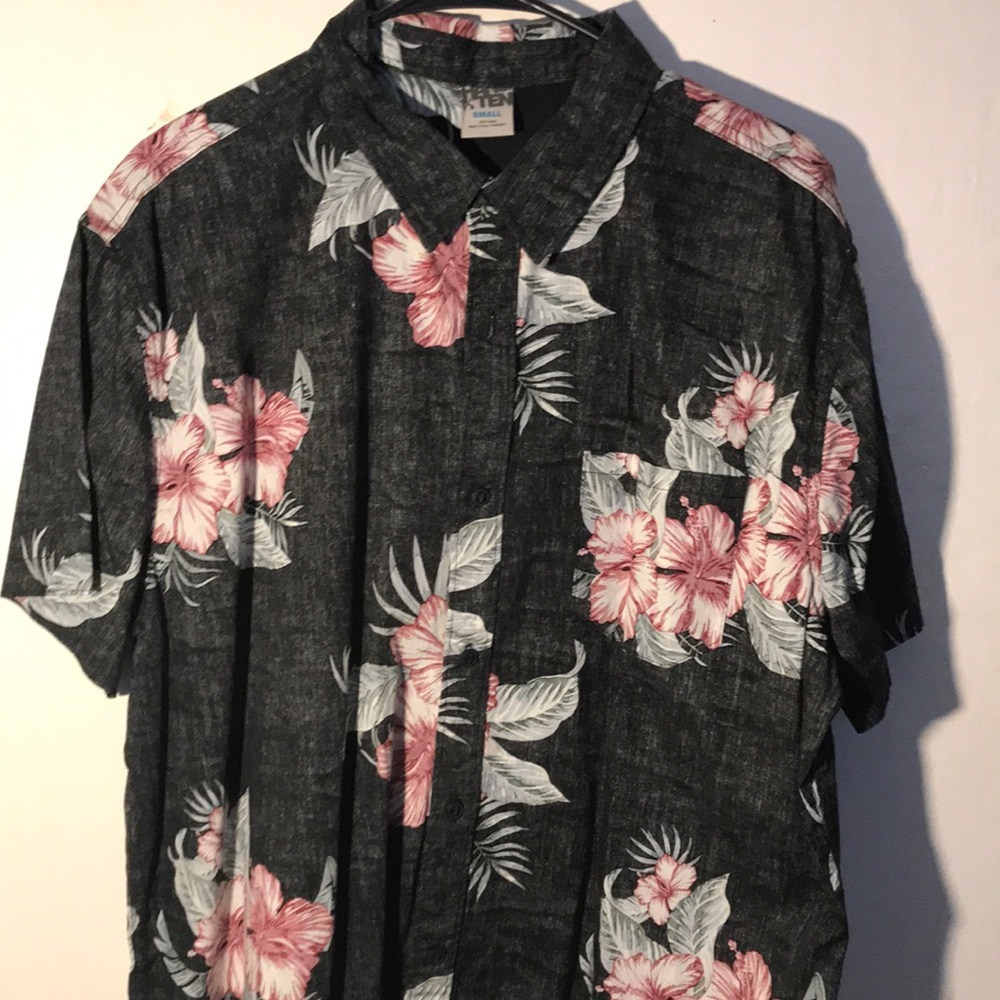 Short sleeve button up collared shirt